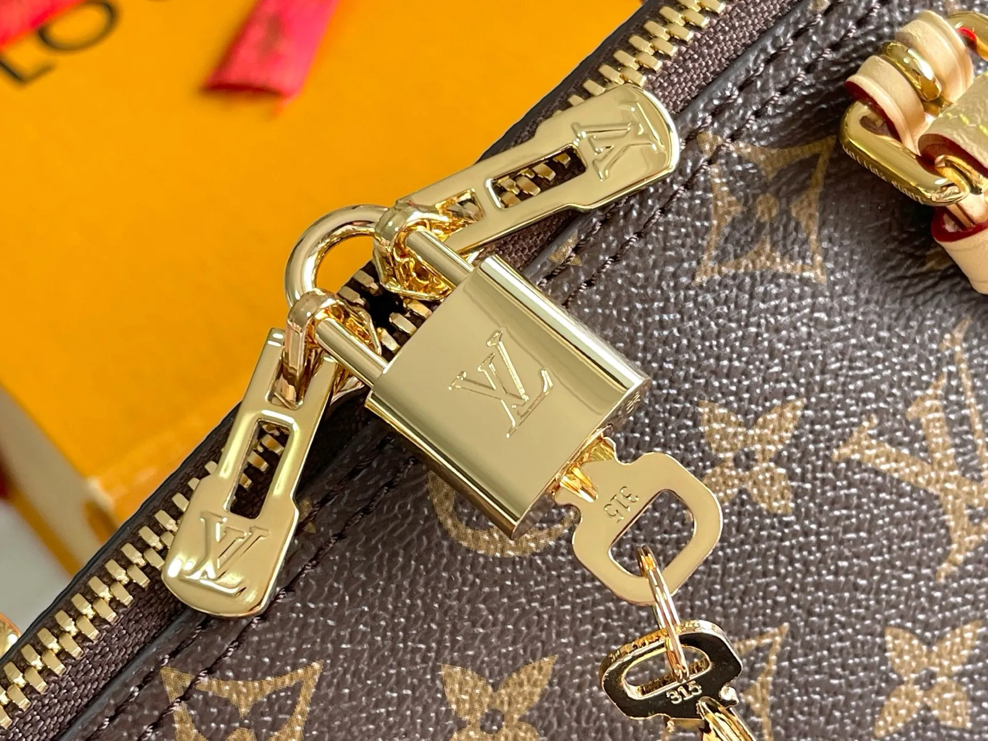All Categories 💚 Authentic Grade Bags 💚 LV 2026 New LV Top Replica Crossbody Shoulder Bag