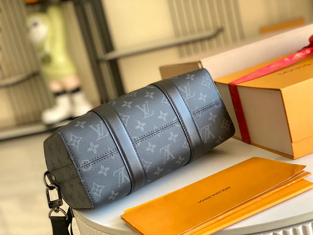 All Categories 💚 Authentic Grade Bags 💚 LV 2026 New LV Top Replica Crossbody Shoulder Bag