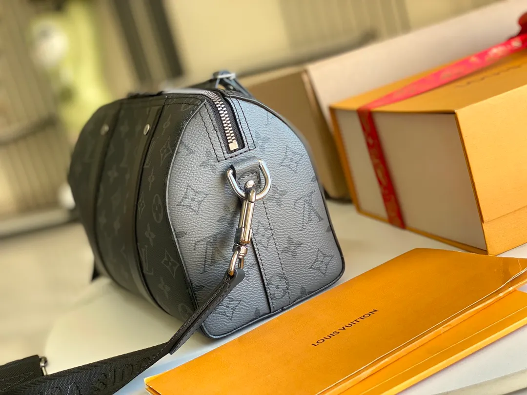 All Categories 💚 Authentic Grade Bags 💚 LV 2026 New LV Top Replica Crossbody Shoulder Bag