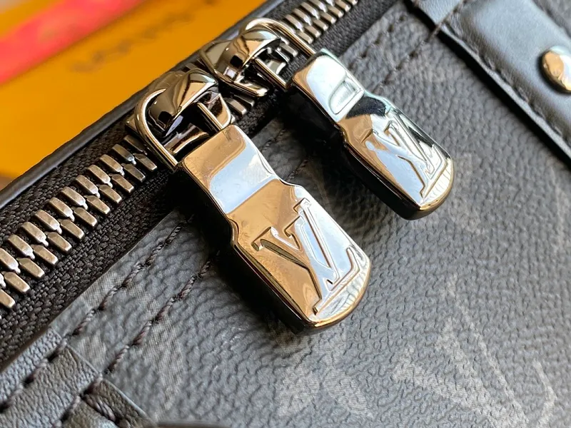 All Categories 💚 Authentic Grade Bags 💚 LV 2026 New LV Top Replica Crossbody Shoulder Bag