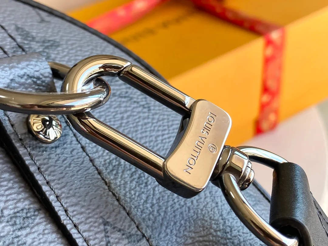 All Categories 💚 Authentic Grade Bags 💚 LV 2026 New LV Top Replica Crossbody Shoulder Bag