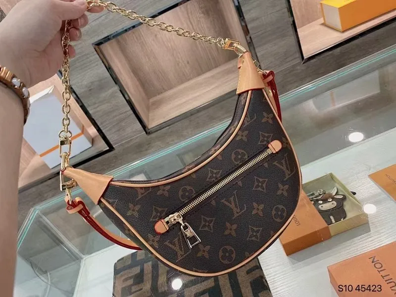 All categories Official website "Brand Women's Bags" Women's Bags 💙 LV fine imitation LV, high imitation LV bags, LV crossbody bags, 2023 official latest version LV crescent bag, LV bag factory, recommended bags, size: 24-23-5.5CM