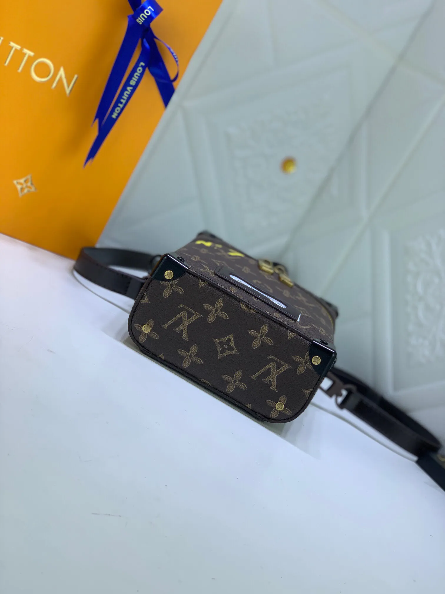All categories Official website "Brand Women's Bags" Women's Bags 💙 LV 2022 official new LV vertical box mobile phone bag wholesale 58001600