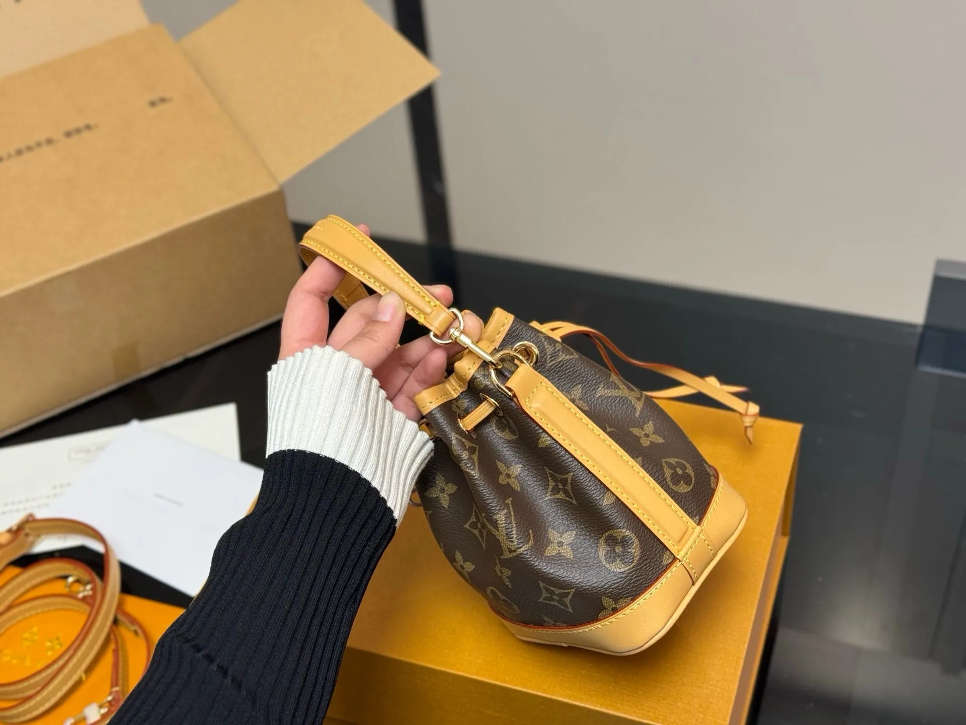 All Categories Official Website "Brand Women's Bags" Women's Bags 💙 LV 2025 New LV Bucket Bag