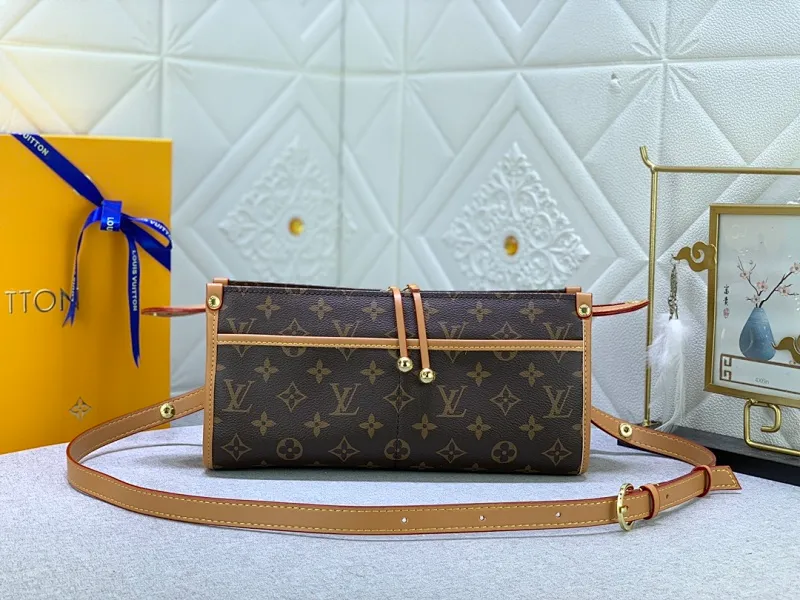 All Categories Official Website "Brand Women's Bags" Women's Bags 💙 LV Upgraded Original Medieval Series Crossbody Triangle Gold Ball Popincourt Crossbody Triangle Gold Ball Bag, the same style as Tang Yan, the medieval design is super stylish, no matter how you wear it, it is a fashionable tool, the capacity is very powerful, almost all daily necessities can be accommodated, the interior is made of high-grade brown cloth, and the two gold balls on the bag are really cute