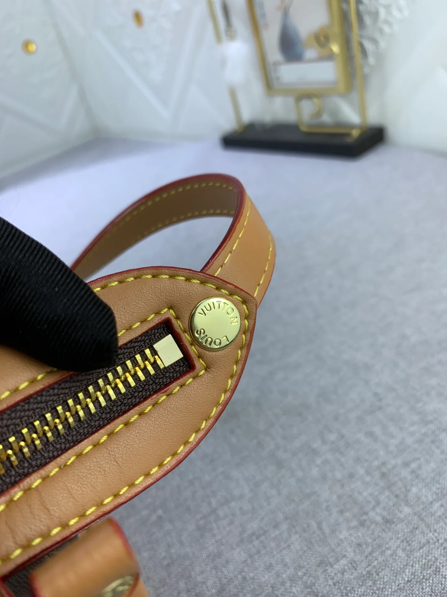 All Categories Official Website "Brand Women's Bags" Women's Bags 💙 LV Upgraded Original Medieval Series Crossbody Triangle Gold Ball Popincourt Crossbody Triangle Gold Ball Bag, the same style as Tang Yan, the medieval design is super stylish, no matter how you wear it, it is a fashionable tool, the capacity is very powerful, almost all daily necessities can be accommodated, the interior is made of high-grade brown cloth, and the two gold balls on the bag are really cute