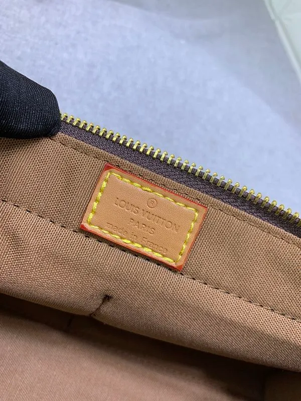 All Categories Official Website "Brand Women's Bags" Women's Bags 💙 LV Upgraded Original Medieval Series Crossbody Triangle Gold Ball Popincourt Crossbody Triangle Gold Ball Bag, the same style as Tang Yan, the medieval design is super stylish, no matter how you wear it, it is a fashionable tool, the capacity is very powerful, almost all daily necessities can be accommodated, the interior is made of high-grade brown cloth, and the two gold balls on the bag are really cute