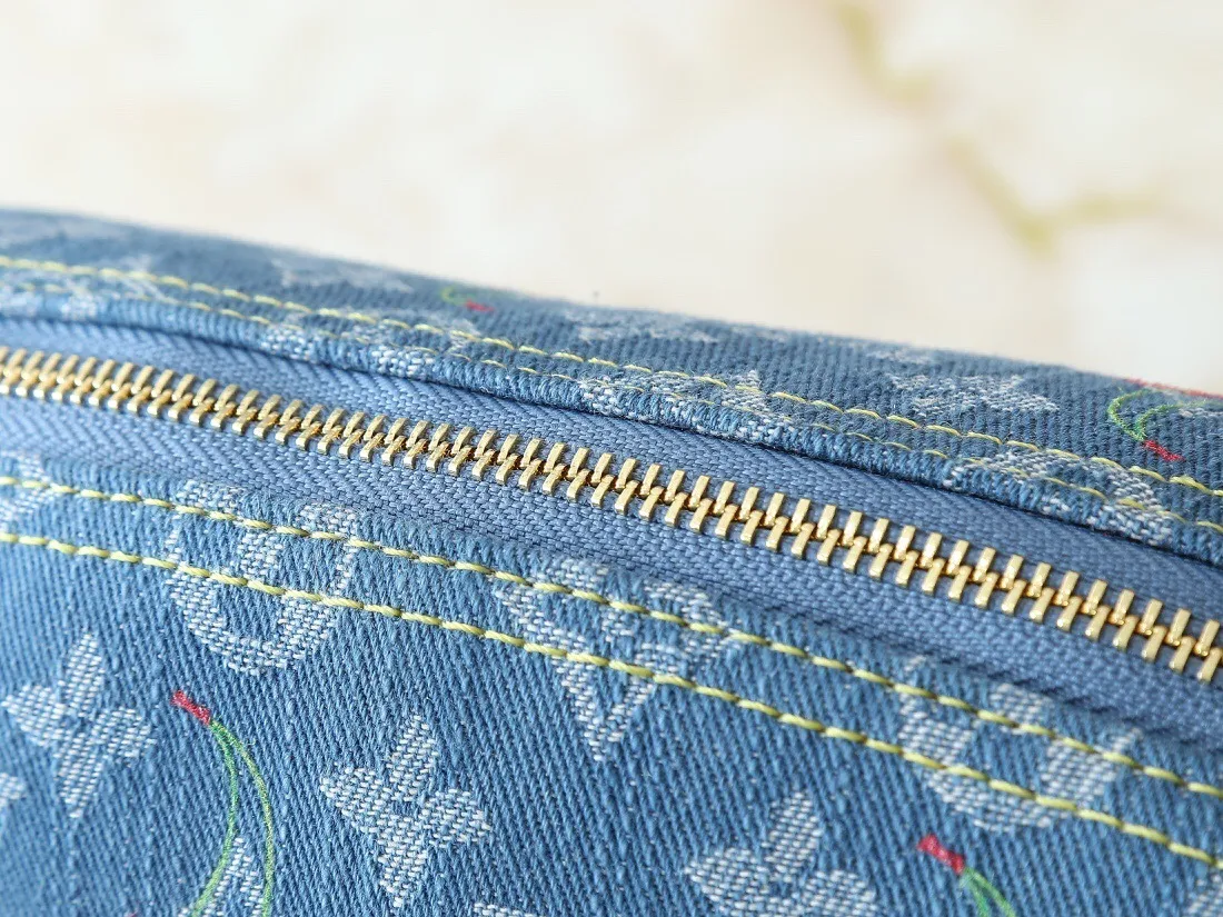 All Categories Official Website "Brand Women's Bags" Women's Bags 💙 LV 2025 New LV Cosmetic Bag