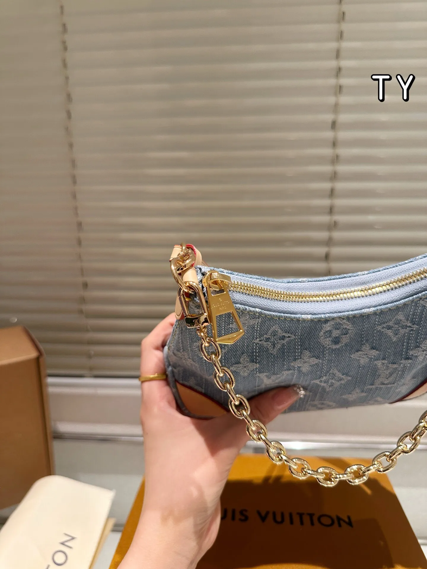 All categories Official website "Brand Women's Bags" Women's Bags 💙 LV 2025 new LV armpit bag