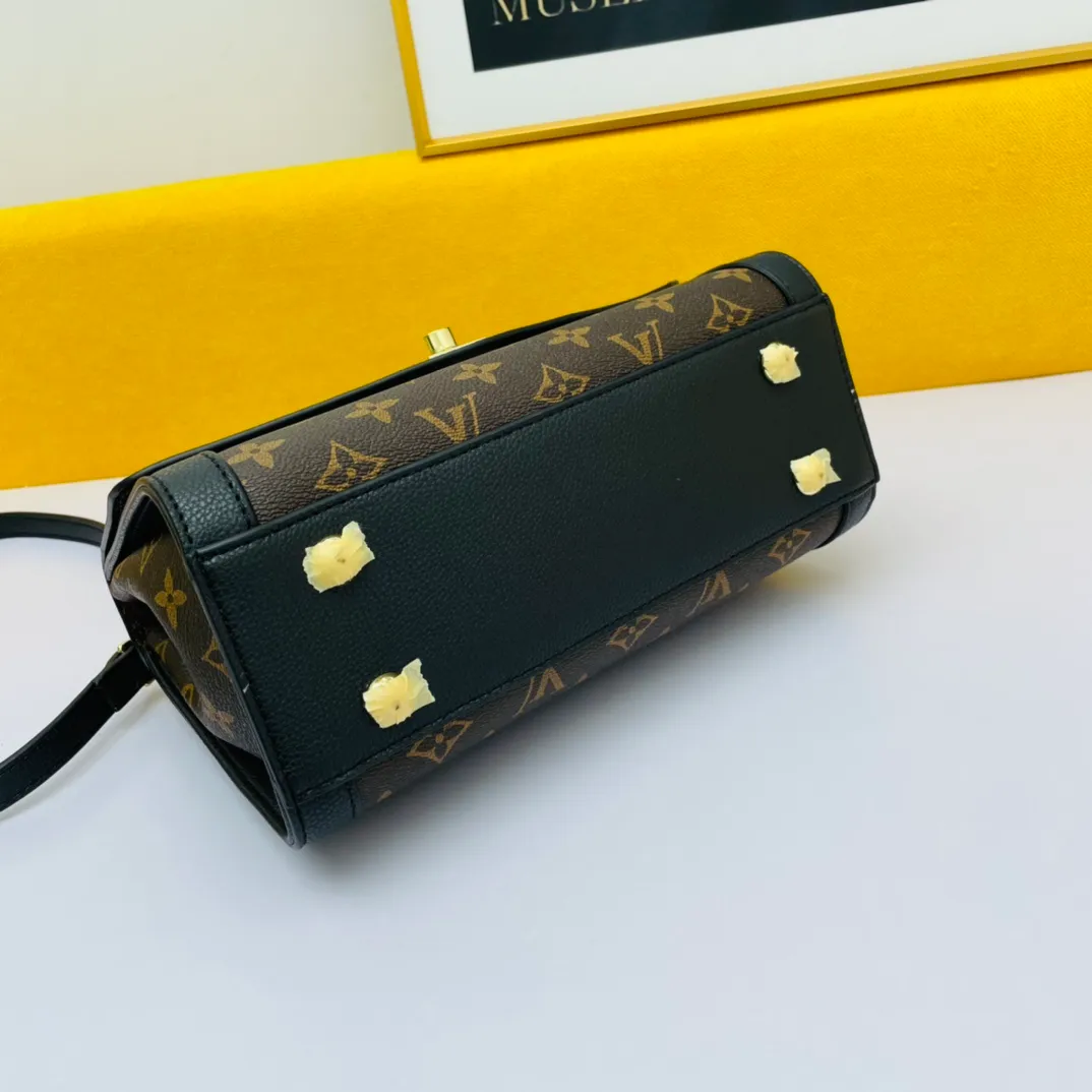All categories Official website "Brand Women's Bags" Women's Bags 💙 LV 2022 official new LV patented cowhide crossbody bag wholesale 58002100 High quality Size: 26-18-8 CM