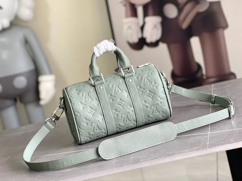 All Categories 💚 Authentic Grade Bags 💚 LV 2026 New LV Top Replica Crossbody Shoulder Bag