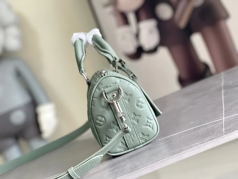 All Categories 💚 Authentic Grade Bags 💚 LV 2026 New LV Top Replica Crossbody Shoulder Bag