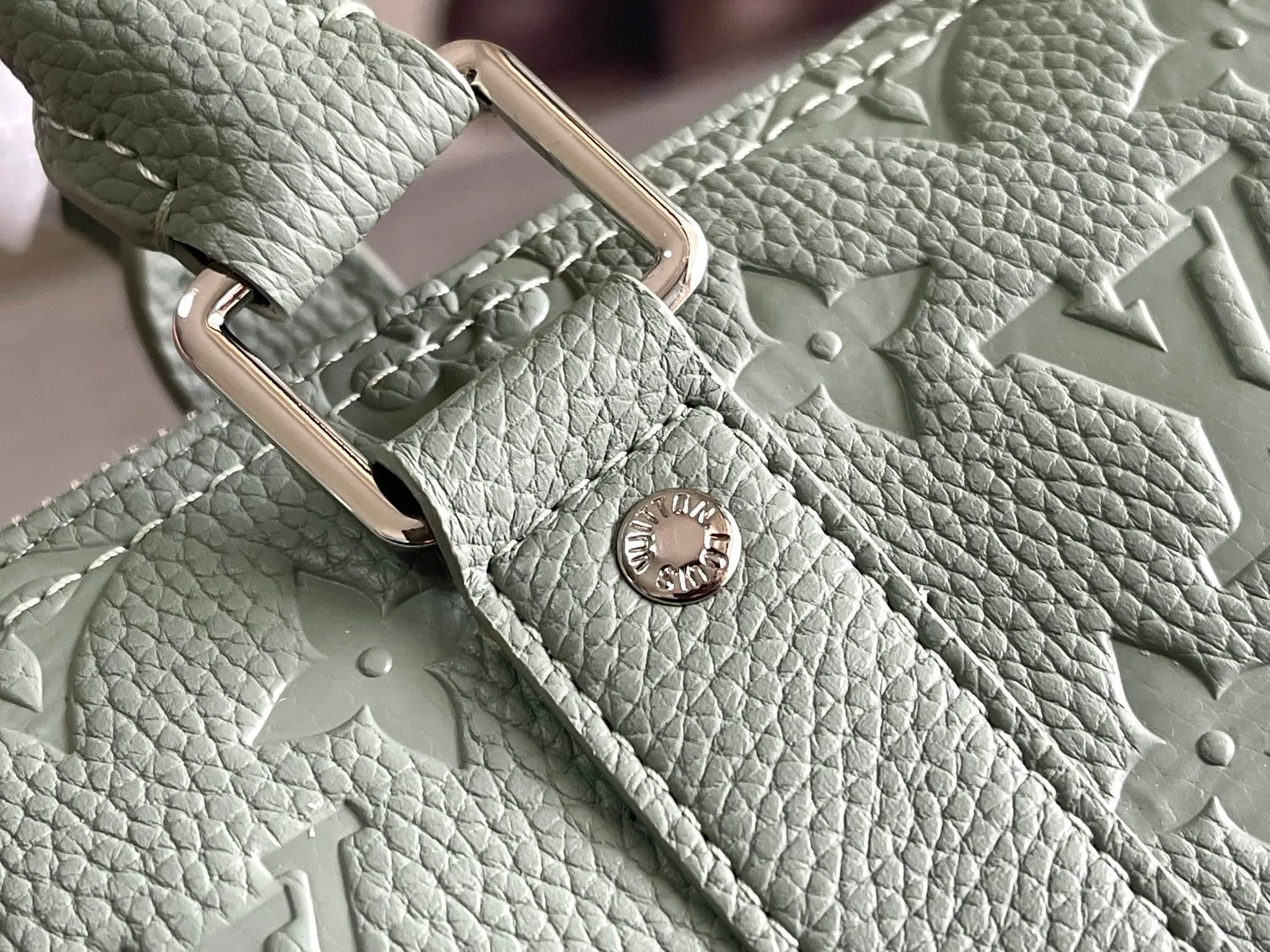 All Categories 💚 Authentic Grade Bags 💚 LV 2026 New LV Top Replica Crossbody Shoulder Bag