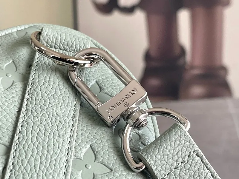 All Categories 💚 Authentic Grade Bags 💚 LV 2026 New LV Top Replica Crossbody Shoulder Bag