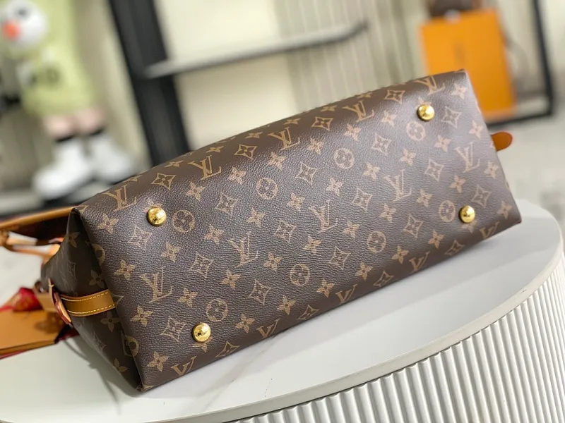 All Categories 💚 Authentic Grade Bags 💚 LV 2026 New LV Top Replica Crossbody Shoulder Bag
