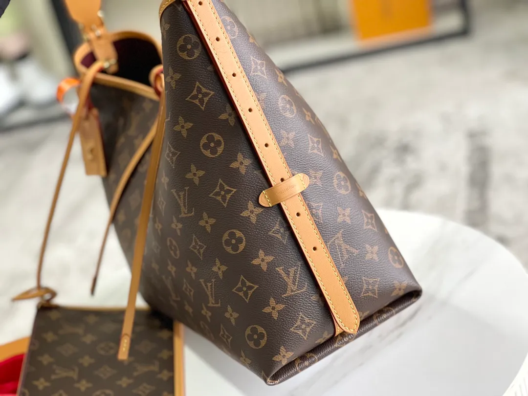 All Categories 💚 Authentic Grade Bags 💚 LV 2026 New LV Top Replica Crossbody Shoulder Bag