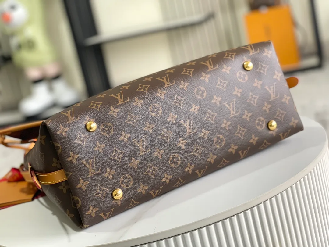 All Categories 💚 Authentic Grade Bags 💚 LV 2026 New LV Top Replica Crossbody Shoulder Bag