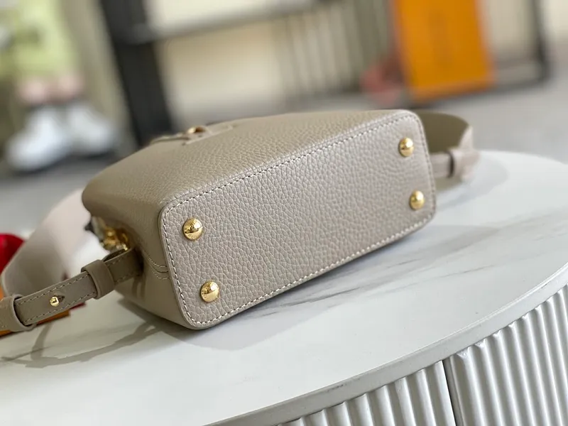 All Categories 💚 Authentic Grade Bags 💚 LV 2026 New LV Top Replica Crossbody Shoulder Bag
