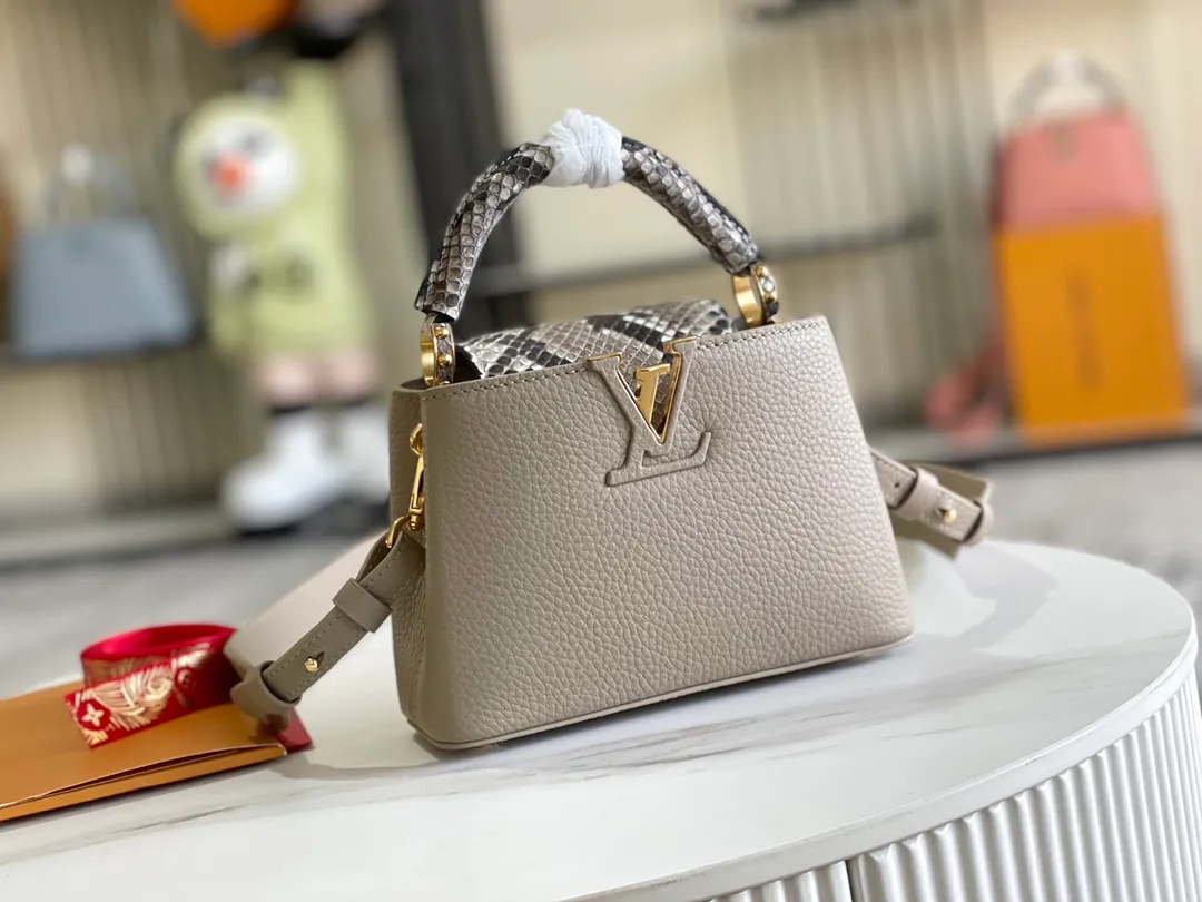 All Categories 💚 Authentic Grade Bags 💚 LV 2026 New LV Top Replica Crossbody Shoulder Bag