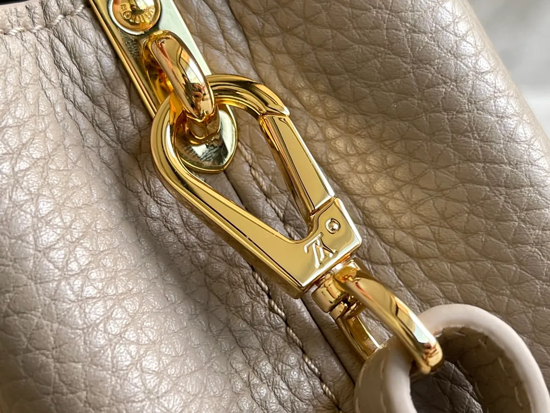 All Categories 💚 Authentic Grade Bags 💚 LV 2026 New LV Top Replica Crossbody Shoulder Bag
