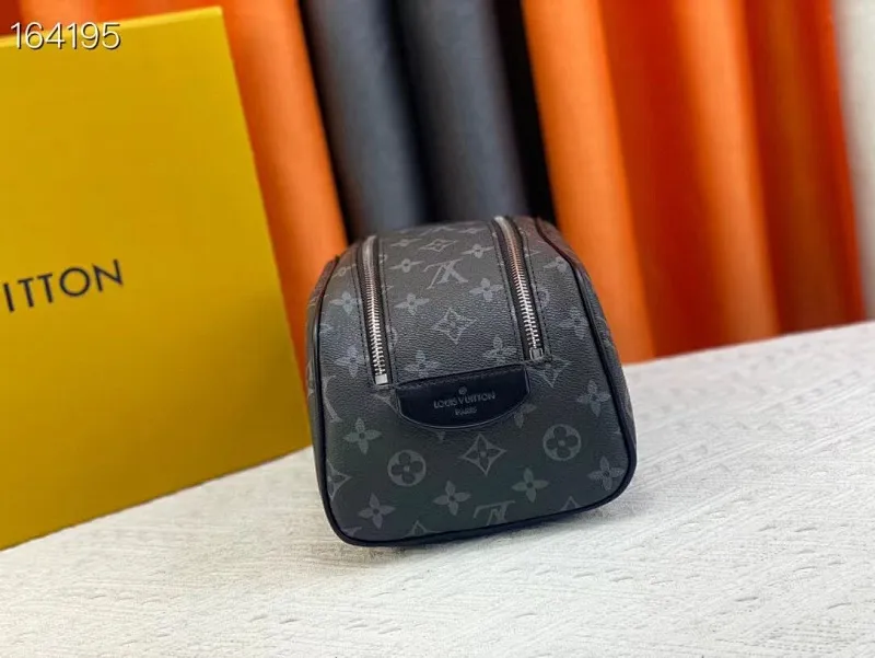 All categories Official website "Brand Women's Bags" Women's Bags 💙 LV 2025 new LV toiletry bag