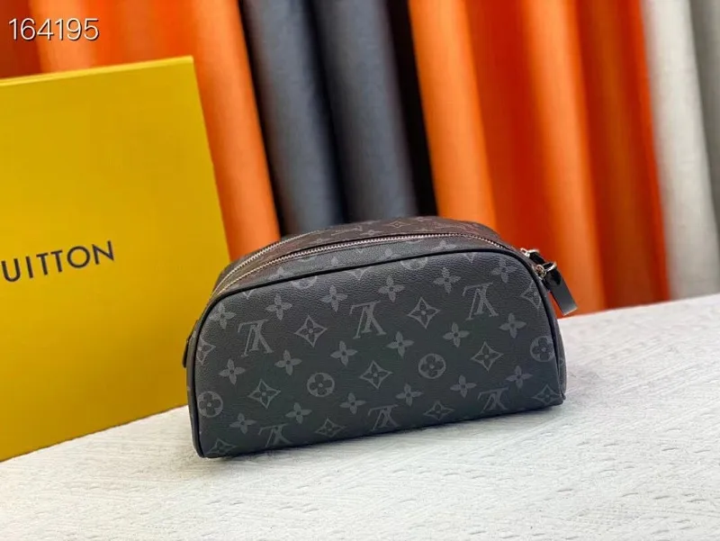 All categories Official website "Brand Women's Bags" Women's Bags 💙 LV 2025 new LV toiletry bag