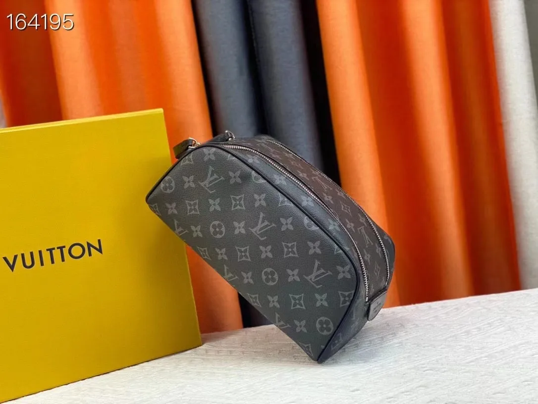All categories Official website "Brand Women's Bags" Women's Bags 💙 LV 2025 new LV toiletry bag