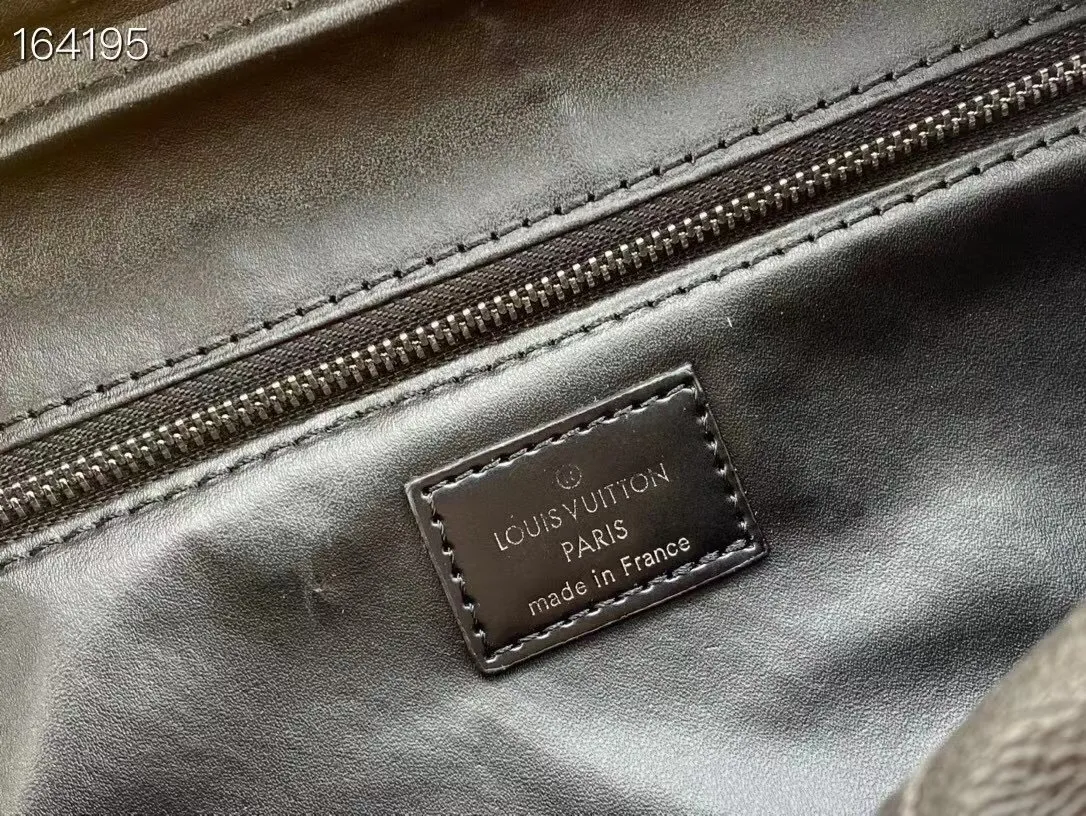 All categories Official website "Brand Women's Bags" Women's Bags 💙 LV 2025 new LV toiletry bag
