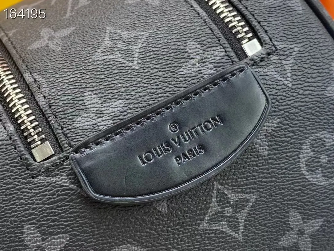 All categories Official website "Brand Women's Bags" Women's Bags 💙 LV 2025 new LV toiletry bag