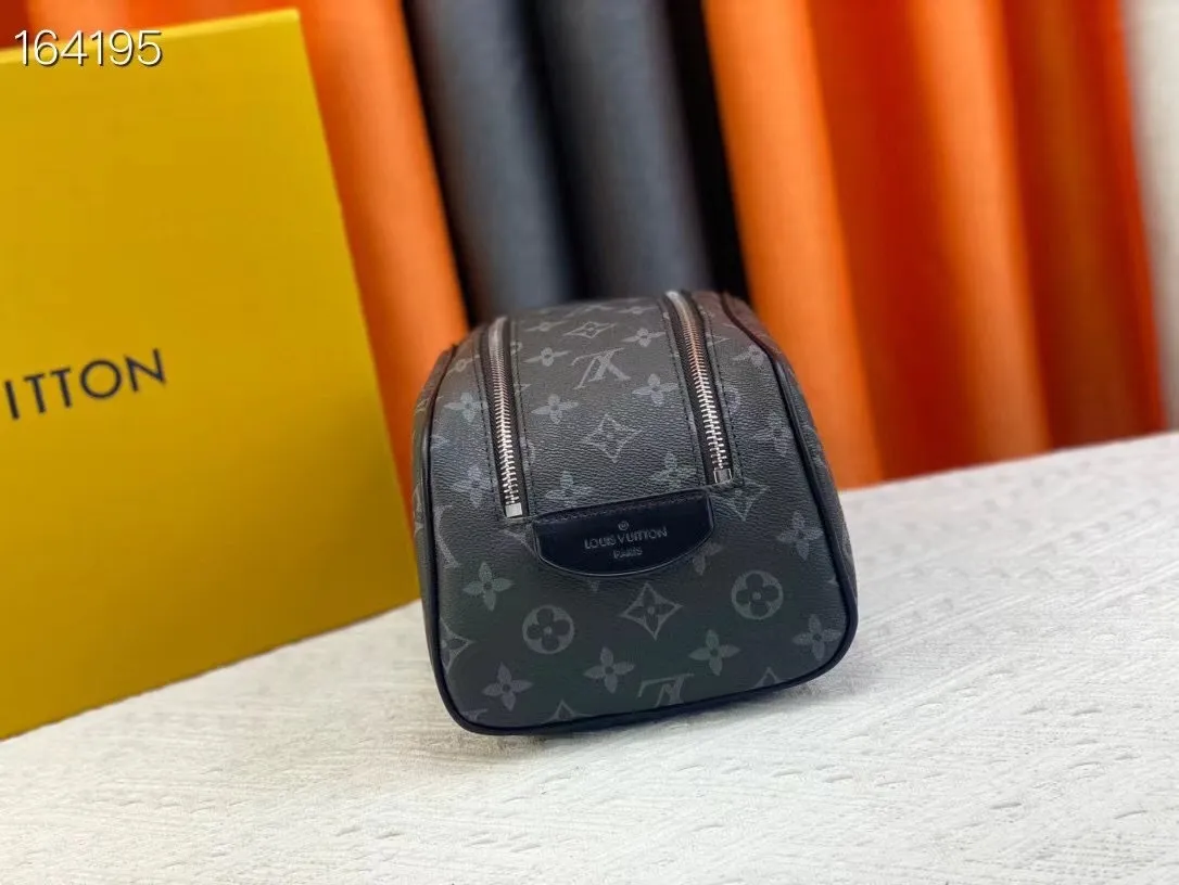All categories Official website "Brand Women's Bags" Women's Bags 💙 LV 2025 new LV toiletry bag