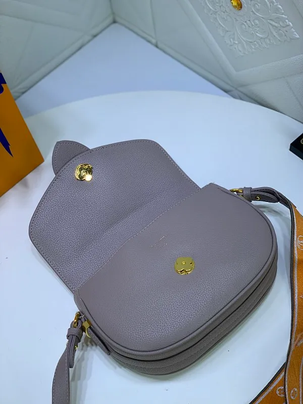 All Categories Official Website "Brand Women's Bags" Women's Bags 💙 LV Pont9 pebbled messenger bag LV PONT 9 SOF, injects an elegant atmosphere with the LV Circle logo derived from the brand archives. Monogram flower clusters are hidden under the flap, and Monogram flowers bloom on the shoulder straps. Medium size 25x17.5