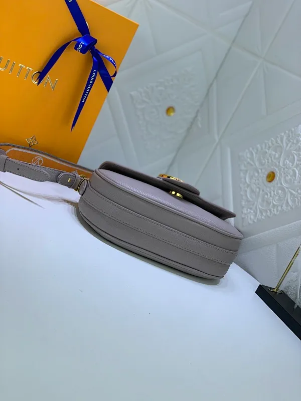 All Categories Official Website "Brand Women's Bags" Women's Bags 💙 LV Pont9 pebbled messenger bag LV PONT 9 SOF, injects an elegant atmosphere with the LV Circle logo derived from the brand archives. Monogram flower clusters are hidden under the flap, and Monogram flowers bloom on the shoulder straps. Medium size 25x17.5