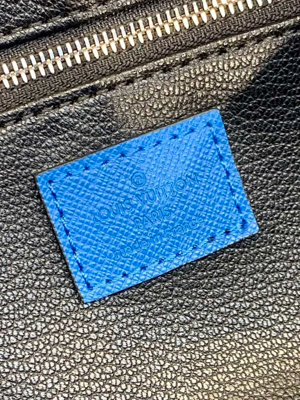 All categories Official website "Brand Women's Bags" Women's Bags 💙 LV 2025 new LV toiletry bag