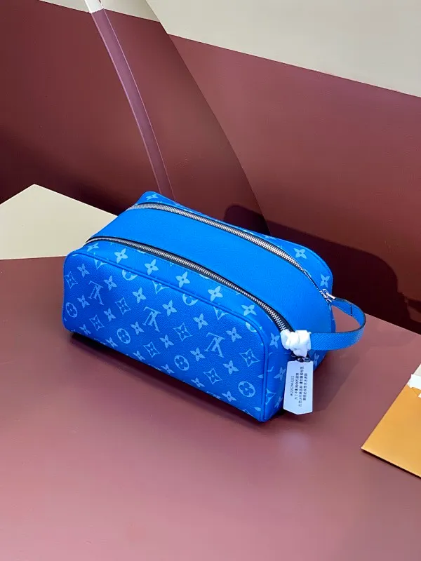All categories Official website "Brand Women's Bags" Women's Bags 💙 LV 2025 new LV toiletry bag