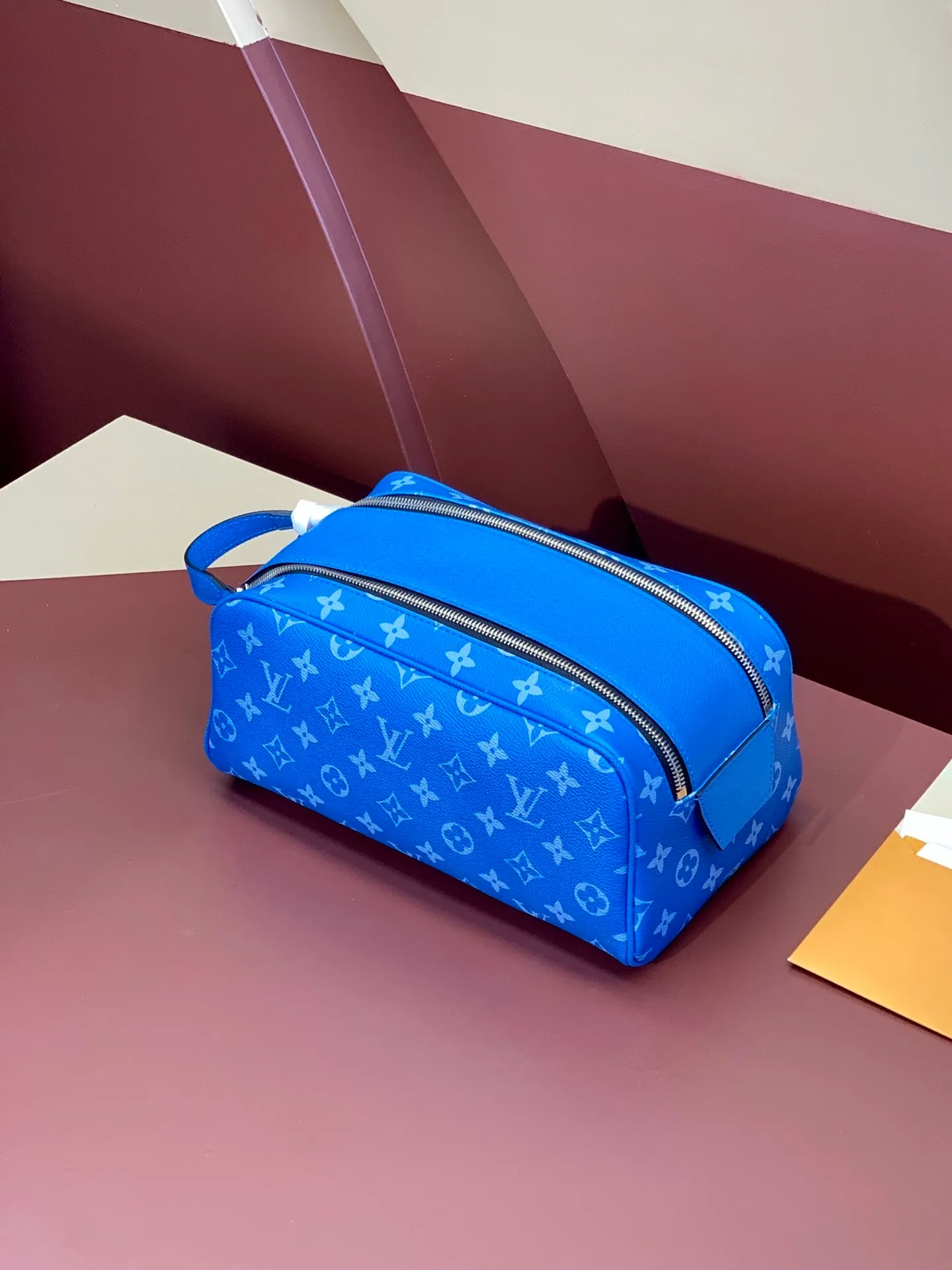 All categories Official website "Brand Women's Bags" Women's Bags 💙 LV 2025 new LV toiletry bag