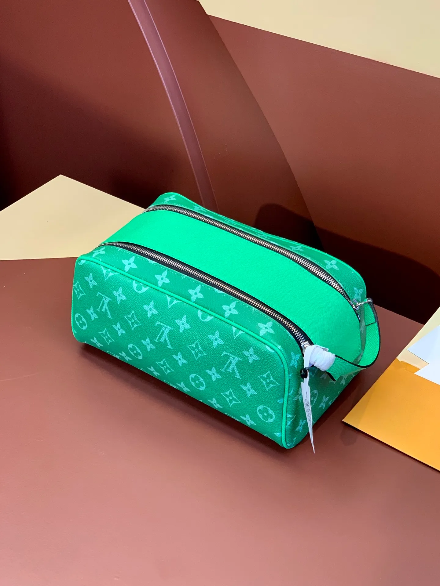 All categories Official website "Brand Women's Bags" Women's Bags 💙 LV 2025 new LV toiletry bag