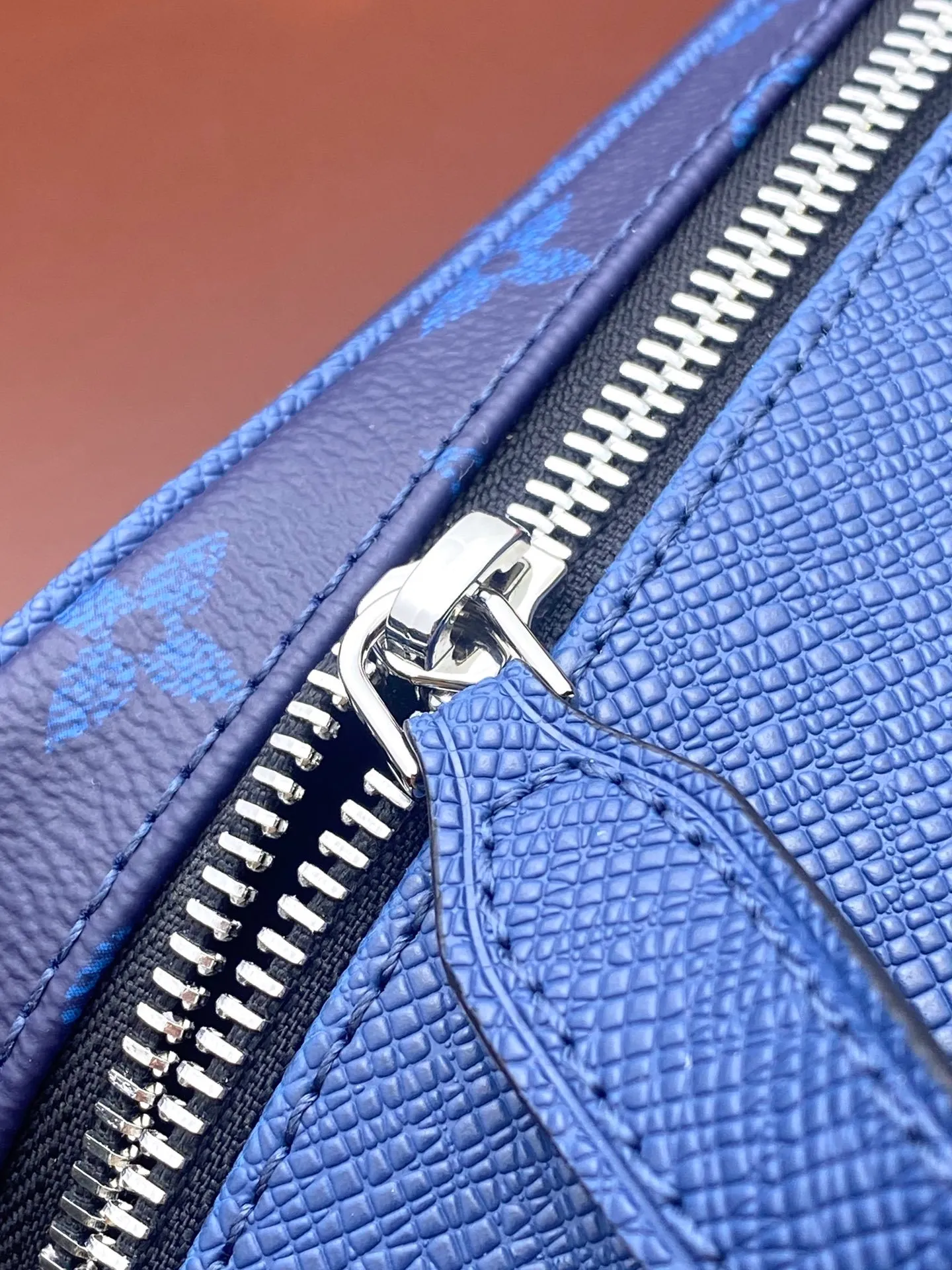 All categories Official website "Brand Women's Bags" Women's Bags 💙 LV 2025 new LV toiletry bag