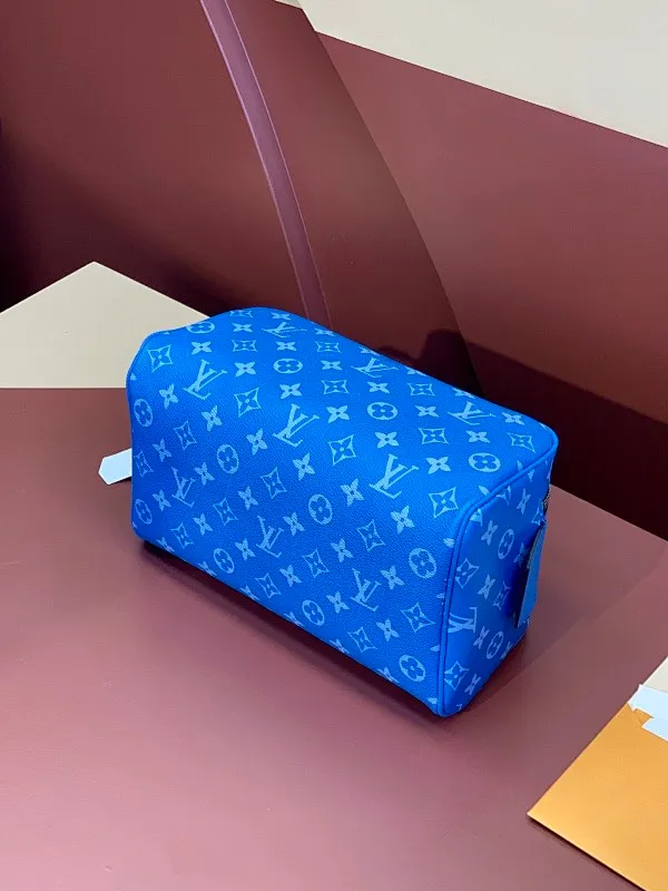 All categories Official website "Brand Women's Bags" Women's Bags 💙 LV 2025 new LV toiletry bag