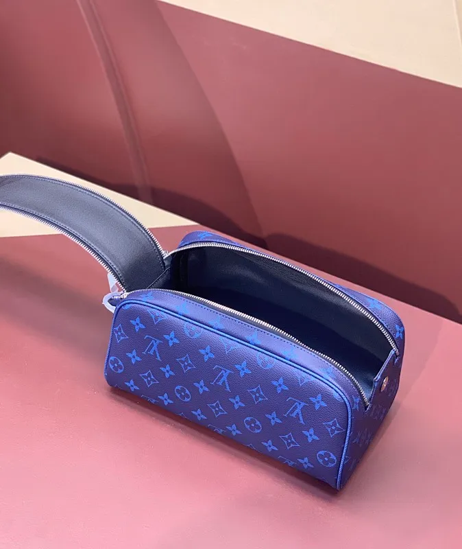 All categories Official website "Brand Women's Bags" Women's Bags 💙 LV 2025 new LV toiletry bag