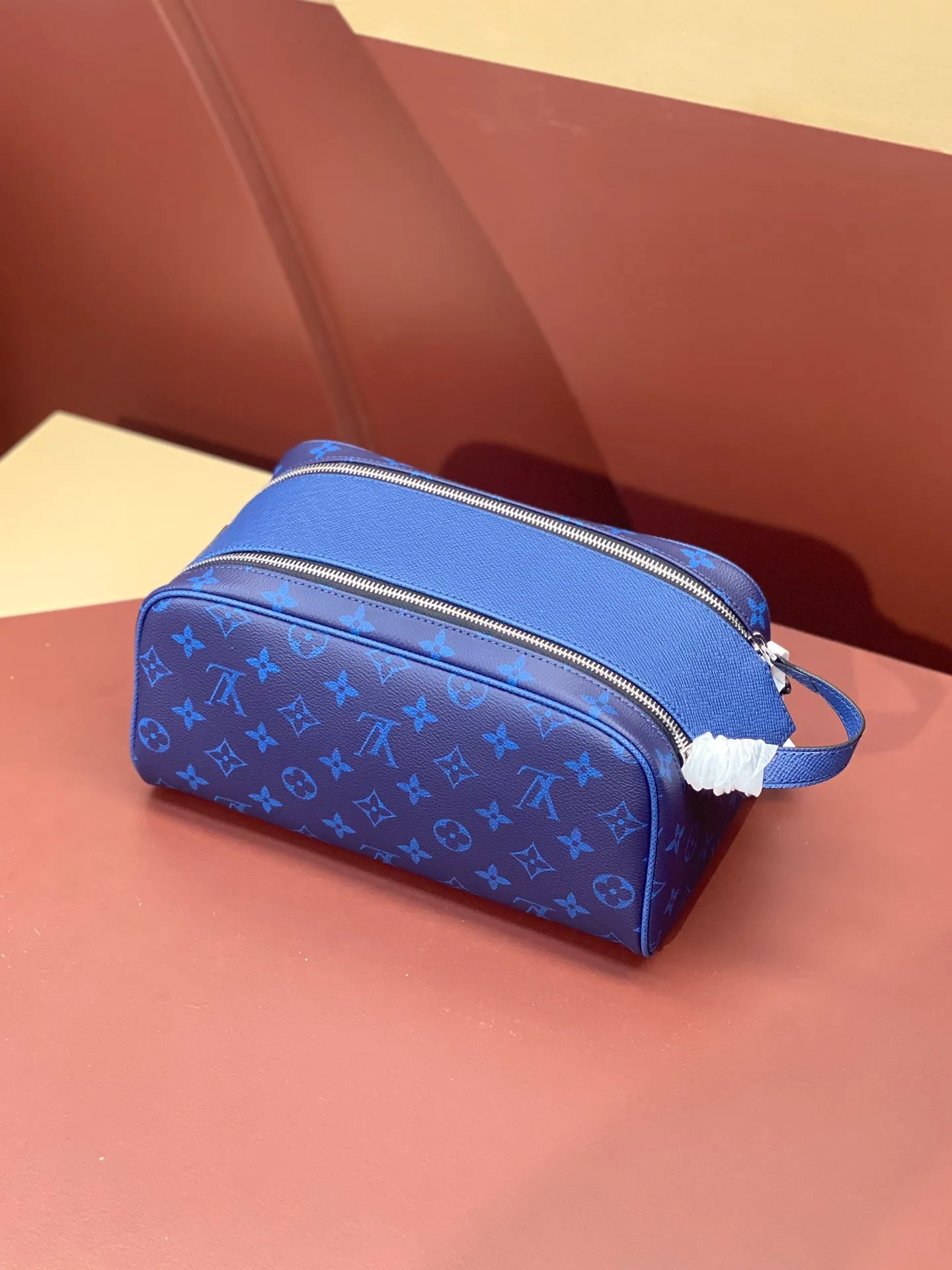 All categories Official website "Brand Women's Bags" Women's Bags 💙 LV 2025 new LV toiletry bag