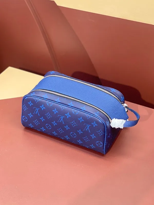 All categories Official website "Brand Women's Bags" Women's Bags 💙 LV 2025 new LV toiletry bag