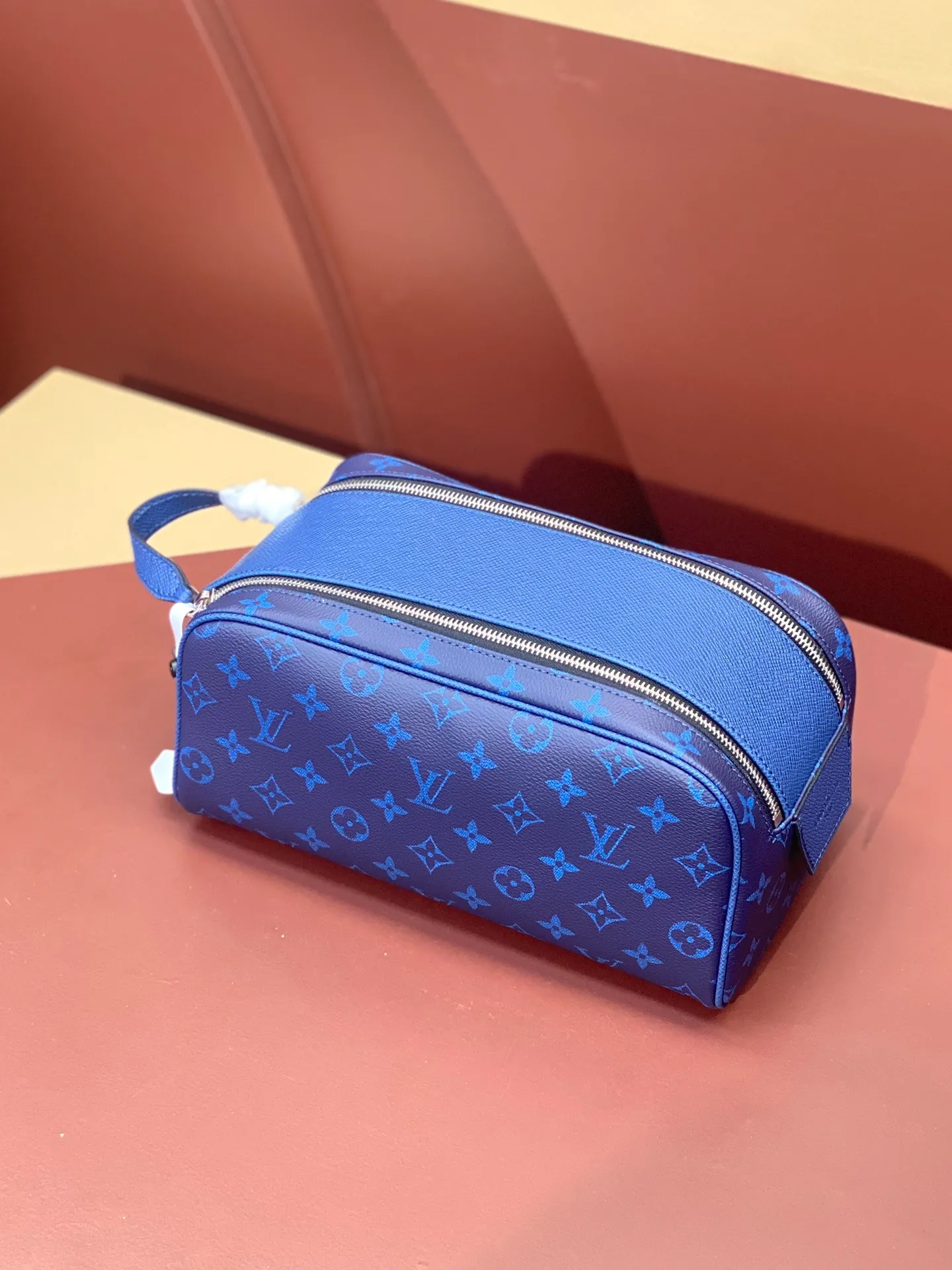 All categories Official website "Brand Women's Bags" Women's Bags 💙 LV 2025 new LV toiletry bag