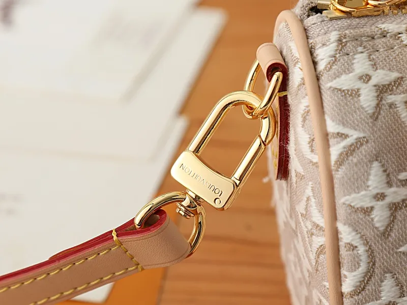 All Categories Official Website "Brand Women's Bags" Women's Bags 💙 LV LV 2026 New Crossbody Shoulder Bag