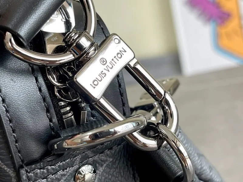 All Categories 💚 Authentic Grade Bags 💚 LV 2026 New LV Top Replica Crossbody Shoulder Bag