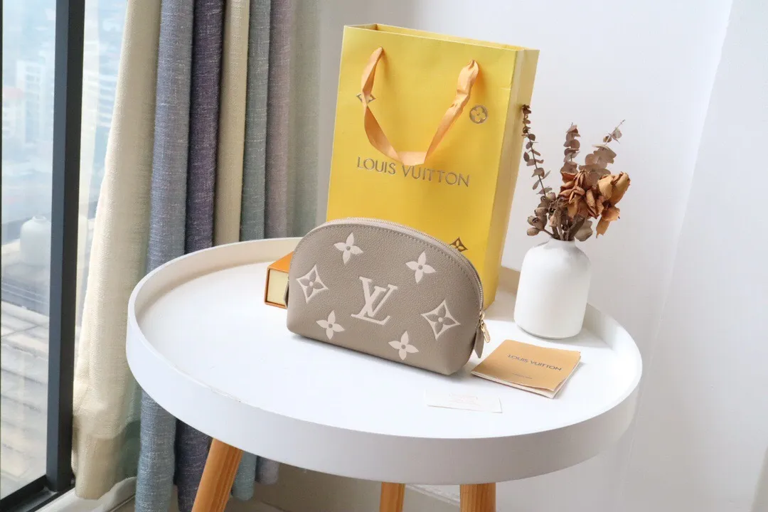 All Categories Official Website "Brand Women's Bags" Women's Bags 💙 LV 2025 New LV Cosmetic Bag