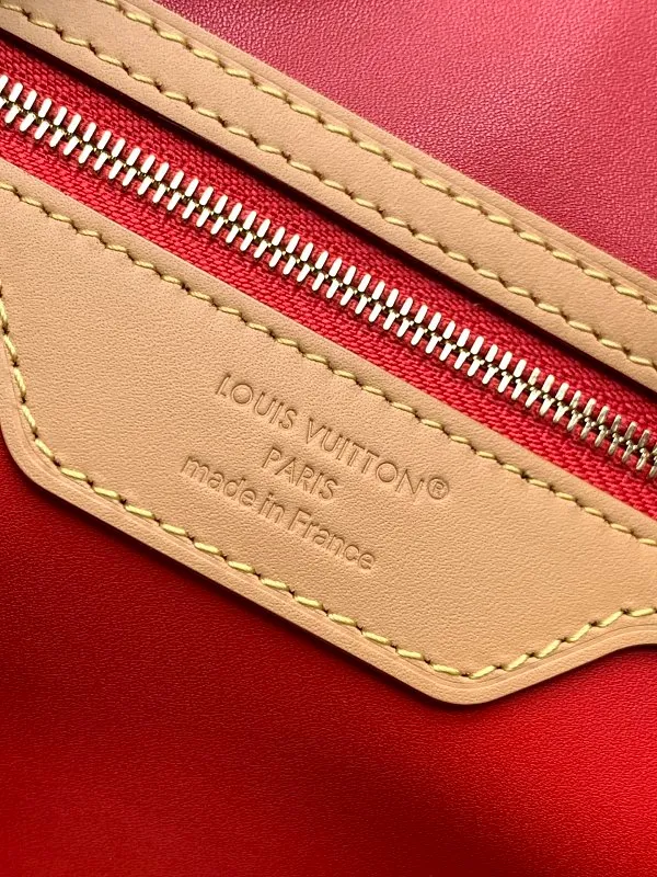 All categories Official website "Brand Women's Bags" Women's Bags 💙 LV 2026 new LV hand-held crossbody bag
