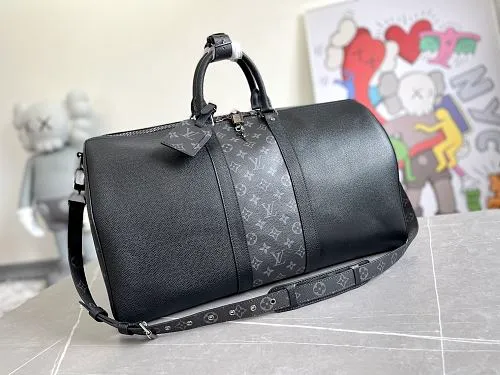 All categories 💚 Authentic bags 💚 LV LV new travel bag