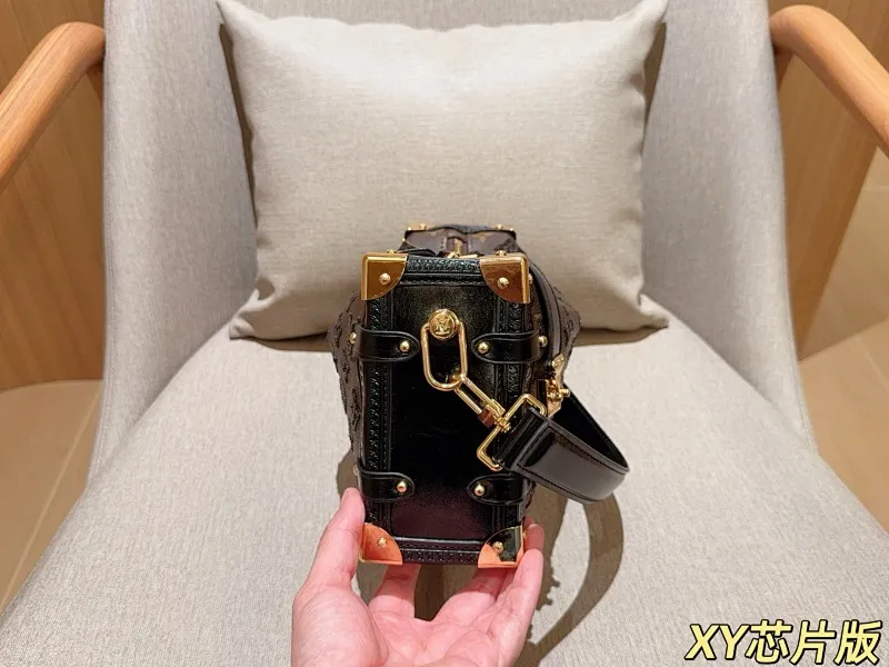 All categories Official website "Brand Women's Bags" Women's Bags 💙 LV 2025 new LV armpit bag