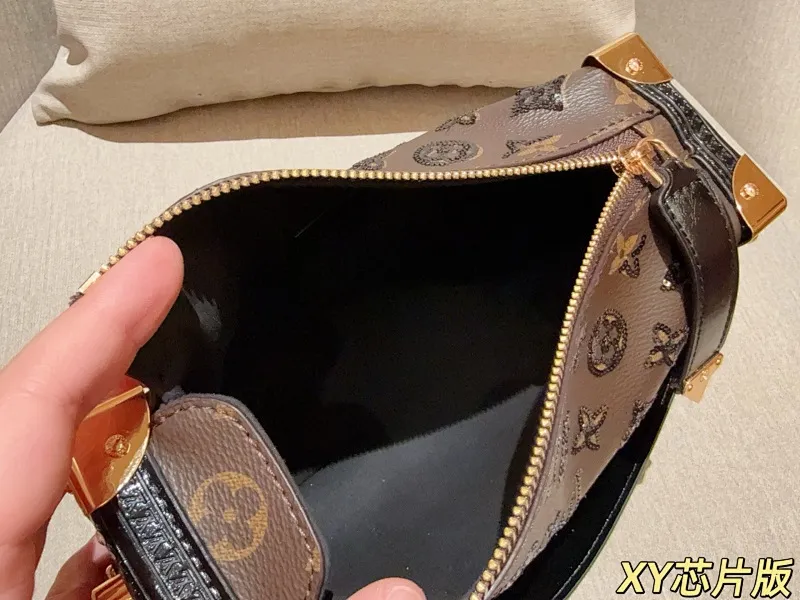 All categories Official website "Brand Women's Bags" Women's Bags 💙 LV 2025 new LV armpit bag