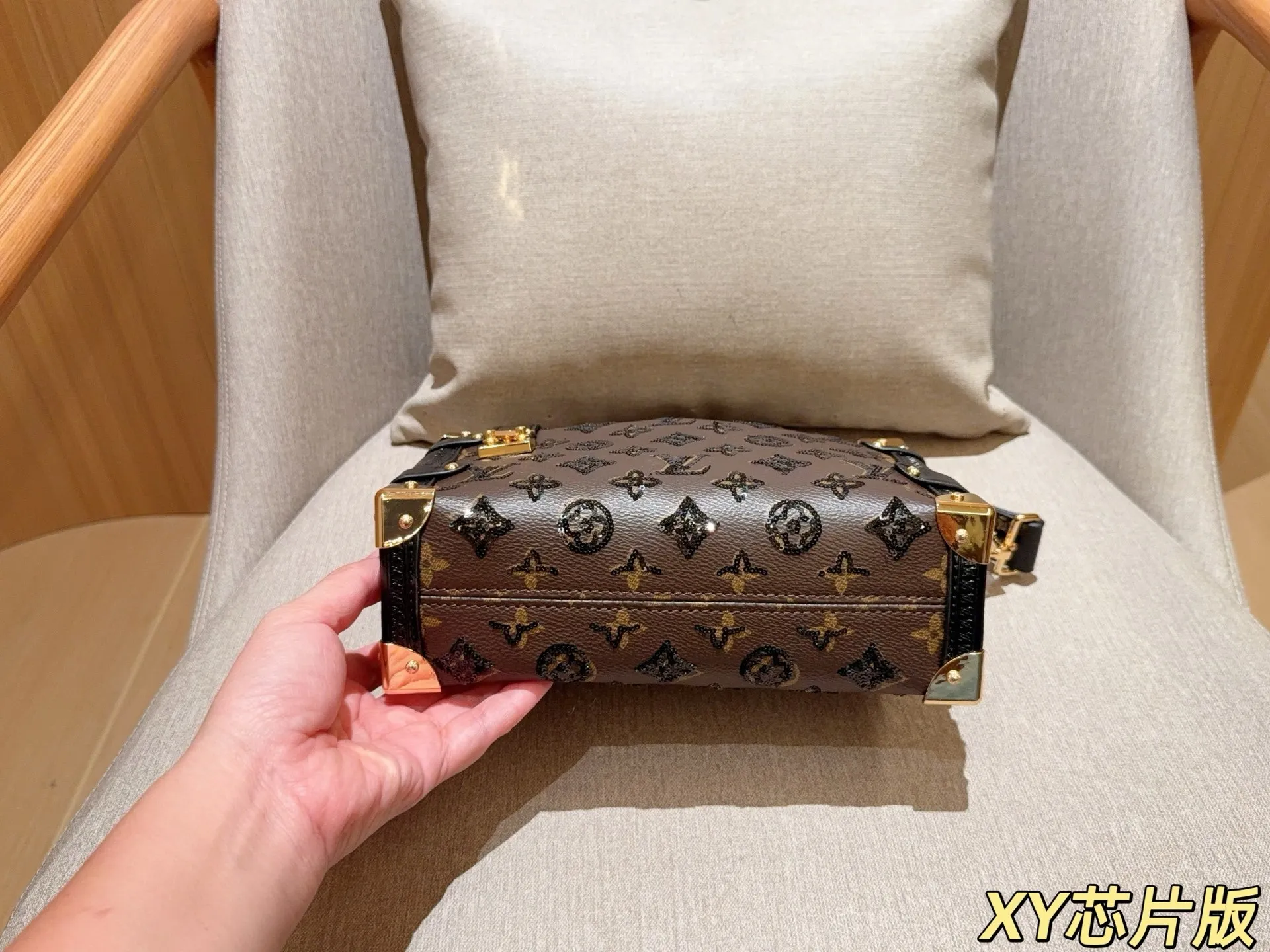 All categories Official website "Brand Women's Bags" Women's Bags 💙 LV 2025 new LV armpit bag